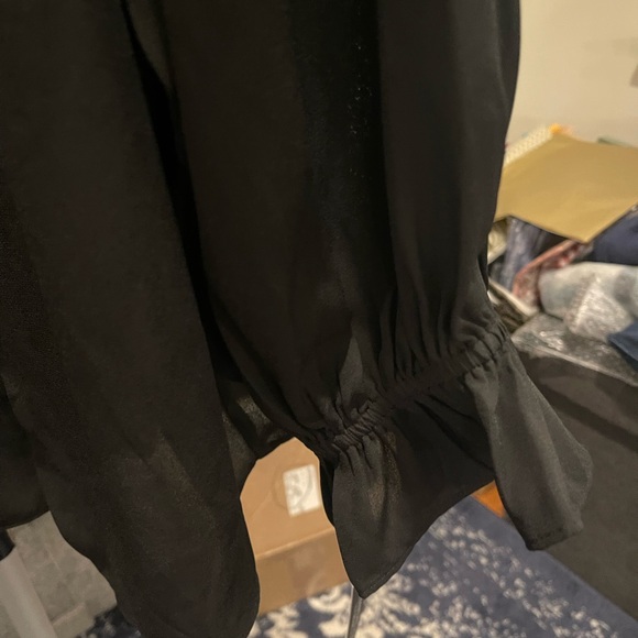Fantastic lightweight Black sheer-ish shirt with ruffle sleeve Size 3X NWT - Picture 2 of 7